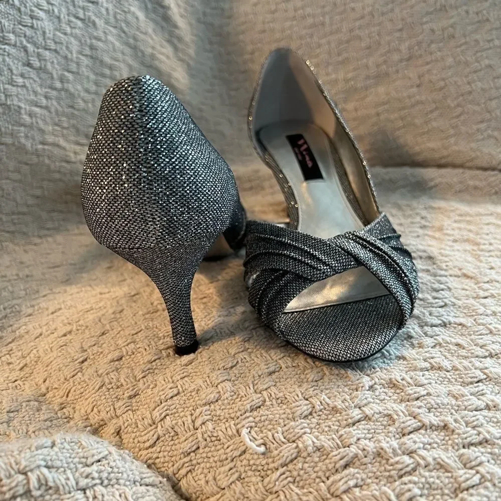 NINA evening sandals silver size 9M crisscross front